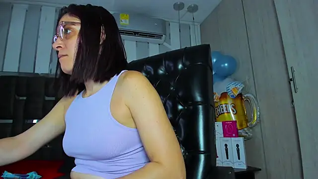 KatteMoss online show from September 2025 11:59:02 AM