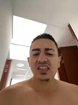 DanielGomez9 online show from December 2024 05:57:02 PM