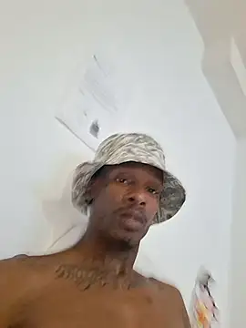 Snapshot of Puffgettingstuffed chatting on December 2025 09:28:02 AM Puffgettingstuffed online show from December 2025 09:28:02 AM