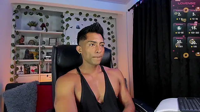 Snapshot of Couple_muscle1 chatting on December 2024 10:57:02 PM Couple muscle1 online show from December 2024 10:57:02 PM