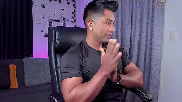 Snapshot of Couple_muscle1 chatting on March 2025 02:01:01 PM Couple muscle1 online show from March 2025 02:01:01 PM