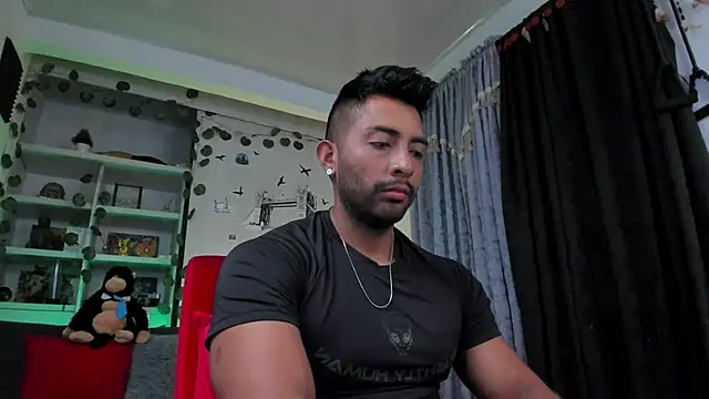 Snapshot of Couple_muscle1 chatting on September 2025 08:31:01 PM Couple muscle1 online show from September 2025 08:31:01 PM