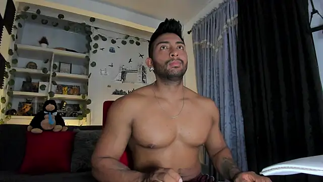 Snapshot of Couple_muscle1 chatting on September 2025 10:20:02 PM Couple muscle1 online show from September 2025 10:20:02 PM