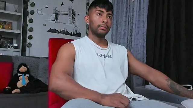 Snapshot of Couple_muscle1 chatting on October 2025 07:00:01 PM Couple muscle1 online show from October 2025 07:00:01 PM