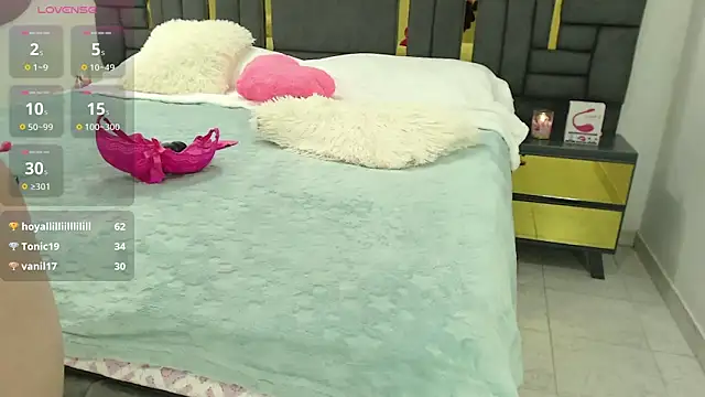 crissticutte online show from March 2025 08:21:02 AM