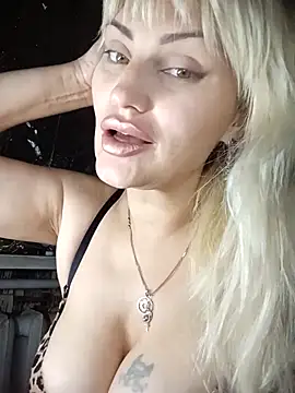 Snapshot of Freya_Milf chatting on October 2025 06:18:02 PM Freya Milf online show from October 2025 06:18:02 PM