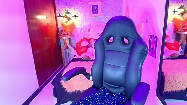 REDHOTTER  online show from March 2025 08:00:02 PM