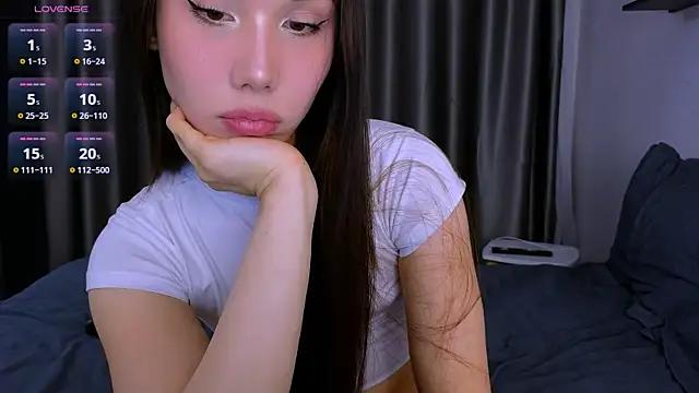 Kaia Sunshine Mia online show from January 2026 02:43:02 PM