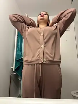 AllysonK online show from December 2025 12:02:02 PM