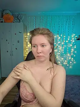 D0nna  online show from April 2026 07:38:02 PM