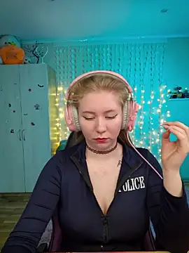 D0nna  online show from April 2026 02:58:02 PM