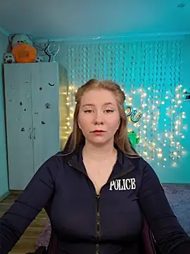 D0nna  online show from April 2026 10:52:02 PM