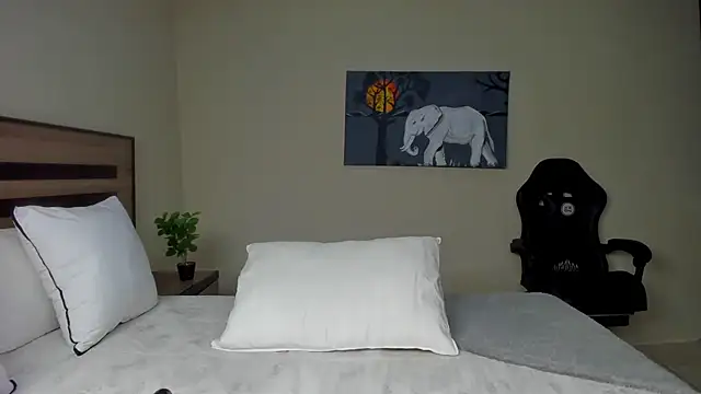 Renee-18 online show from September 2025 10:32:02 PM