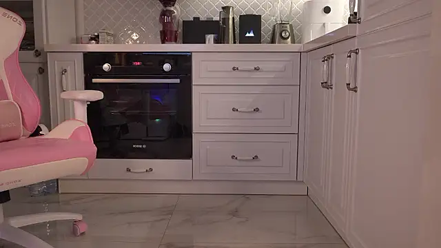 Golden Aline online show from December 2024 06:59:01 PM