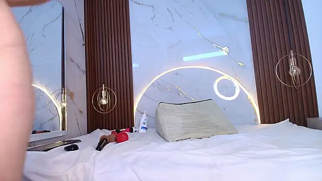 dahianthompson online show from February 2025 01:11:01 AM