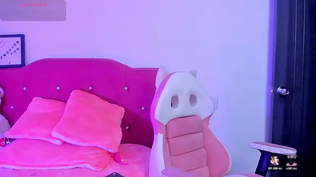 LucianaTomson online show from February 2026 09:30:01 PM