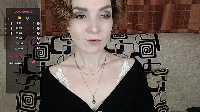 Snapshot of TinaWince chatting on November 2025 04:48:02 AM TinaWince online show from November 2025 04:48:02 AM