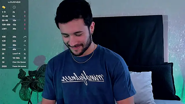 Snapshot of Valentinoford chatting on December 2024 05:17:02 AM Valentinoford online show from December 2024 05:17:02 AM