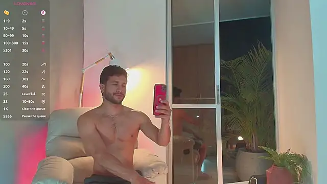 Snapshot of Valentinoford chatting on January 2025 05:29:01 AM Valentinoford online show from January 2025 05:29:01 AM