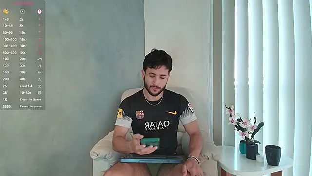 Snapshot of Valentinoford chatting on February 2025 09:26:02 PM Valentinoford online show from February 2025 09:26:02 PM