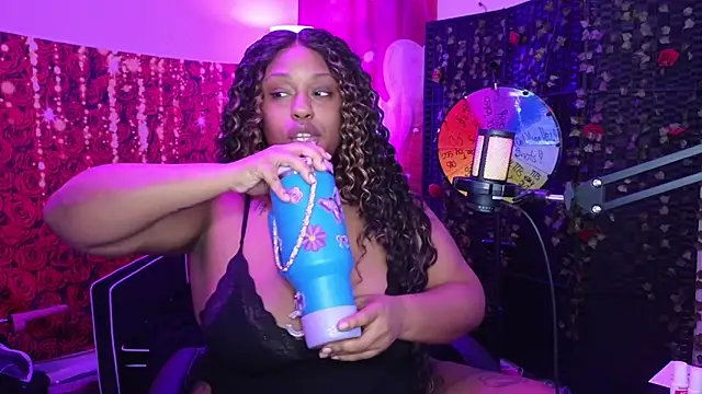 Snapshot of cheriserozequeen chatting on February 2026 10:00:02 PM cheriserozequeen online show from February 2026 10:00:02 PM