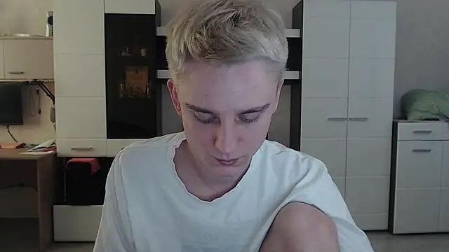 angryzan online show from February 2025 09:11:01 AM