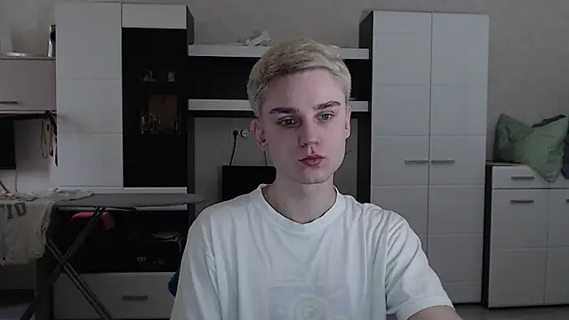 angryzan online show from March 2025 04:38:02 AM