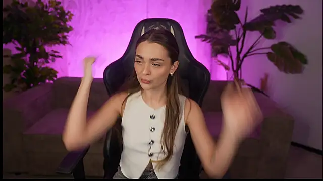 Lana Pulse online show from April 2026 10:29:01 PM