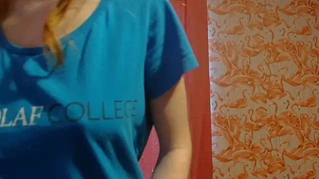 strawberrysmoothie online show from December 2024 08:07:01 PM