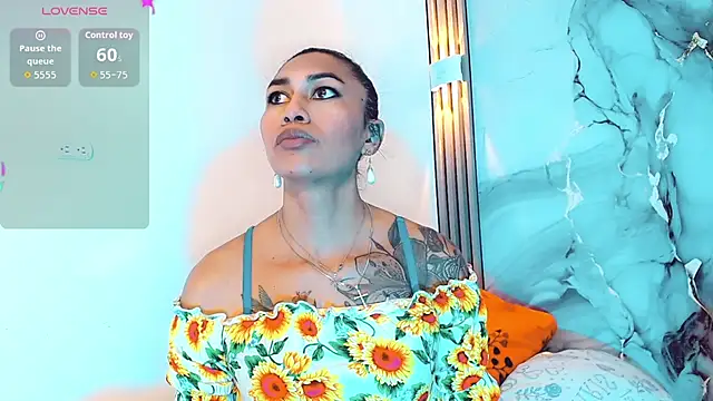 Snapshot of khiara_moretti chatting on November 2025 11:21:01 AM khiara moretti online show from November 2025 11:21:01 AM