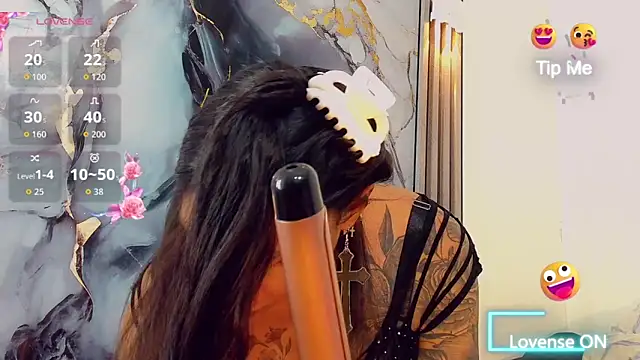 Snapshot of khiara_moretti chatting on February 2026 12:17:02 PM khiara moretti online show from February 2026 12:17:02 PM