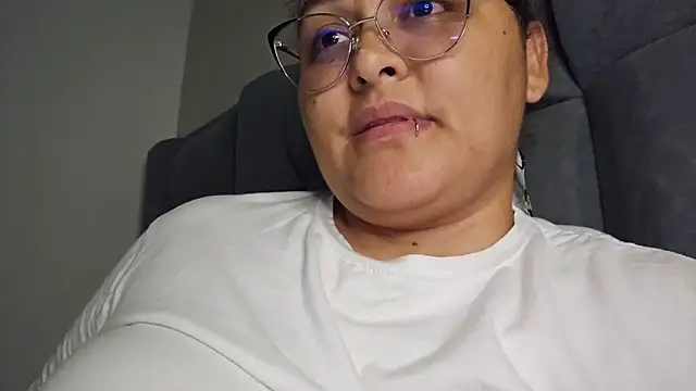 Snapshot of Laura77_ chatting on November 2025 05:46:01 AM Laura77 online show from November 2025 05:46:01 AM