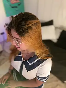 Amber Martins  online show from October 2025 12:19:02 AM