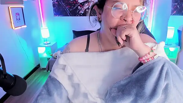 lucky-leah online show from November 2025 05:50:02 AM