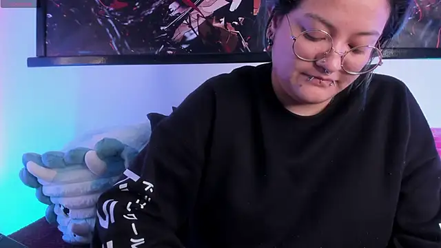Snapshot of lucky-leah chatting on June 2026 05:30:02 AM lucky-leah online show from June 2026 05:30:02 AM