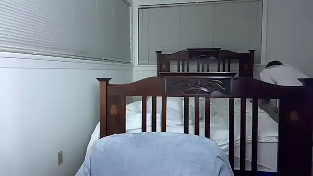 Snapshot of YUMIandbigWOLF chatting on February 2026 04:24:01 AM YUMIandbigWOLF online show from February 2026 04:24:01 AM