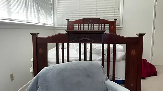 Snapshot of YUMIandbigWOLF chatting on February 2026 07:22:01 PM YUMIandbigWOLF online show from February 2026 07:22:01 PM