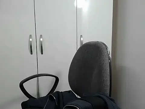 Snapshot of Love_bug15 chatting on December 2024 01:07:02 AM Love bug15 online show from December 2024 01:07:02 AM