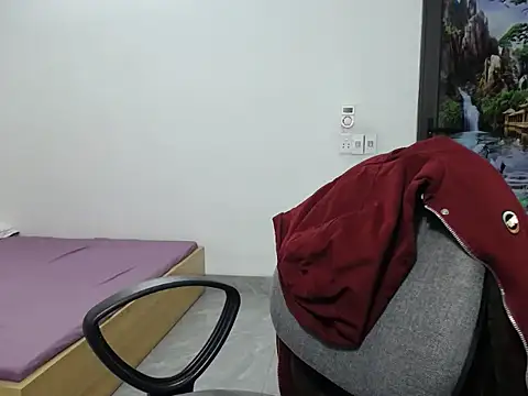 Snapshot of Love_bug15 chatting on December 2024 12:09:01 AM Love bug15 online show from December 2024 12:09:01 AM