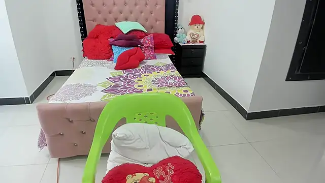 Karoline Moore online show from January 2025 05:51:01 PM