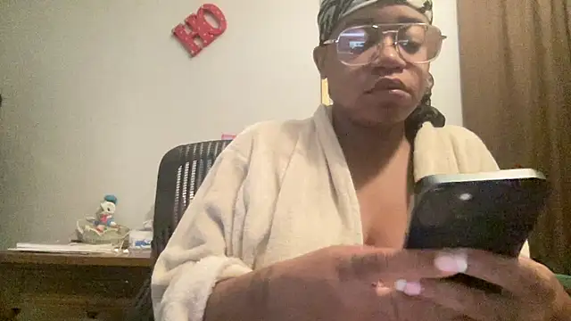 MommyConfident online show from October 2025 01:34:01 PM