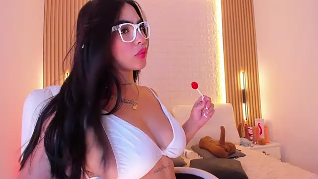 alyssa vargas online show from October 2025 03:34:01 PM