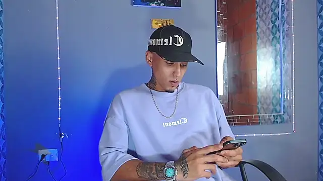 Snapshot of Liam_lee chatting on June 2026 10:01:02 PM Liam lee online show from June 2026 10:01:02 PM