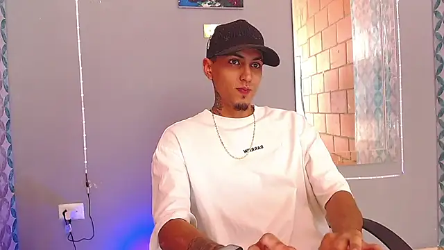 Snapshot of Liam_lee chatting on July 2026 08:44:02 PM Liam lee online show from July 2026 08:44:02 PM