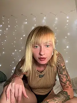 haileyhope  online show from October 2025 06:36:01 PM