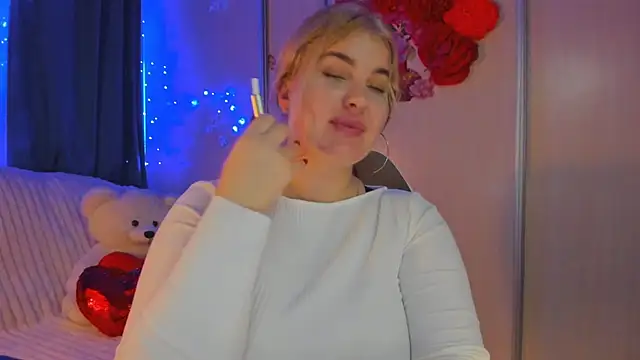 CoraSwon online show from January 2025 04:38:01 PM