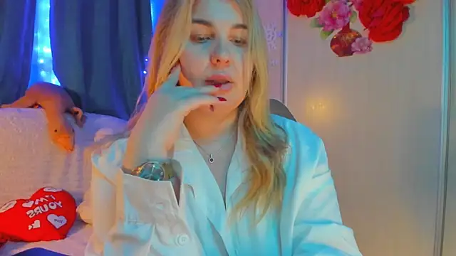 CoraSwon online show from February 2025 04:18:01 PM