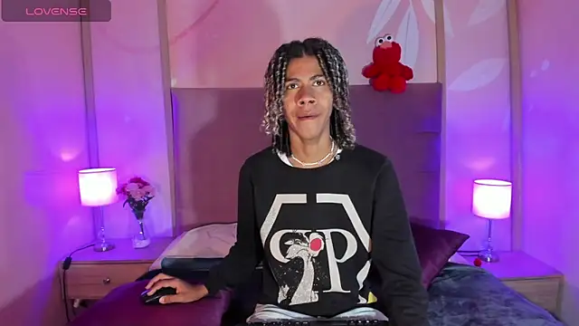 Snapshot of Maxim-Walker chatting on February 2025 03:01:01 AM Maxim-Walker online show from February 2025 03:01:01 AM