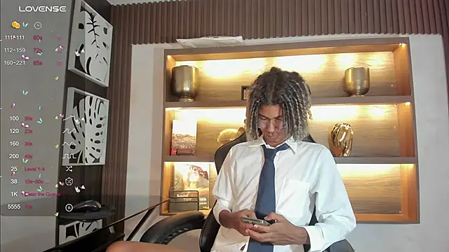 Snapshot of Maxim-Walker chatting on February 2025 03:15:02 AM Maxim-Walker online show from February 2025 03:15:02 AM