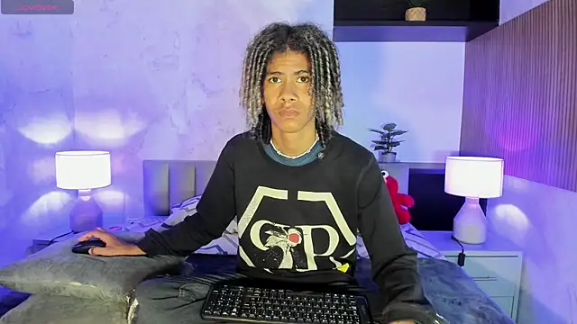 Snapshot of Maxim-Walker chatting on February 2025 03:04:01 AM Maxim-Walker online show from February 2025 03:04:01 AM